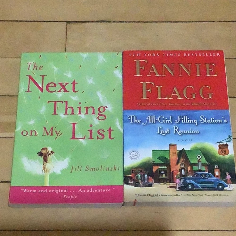 🏖2 Sets of Books for $13🏖 EUC Paperback Books